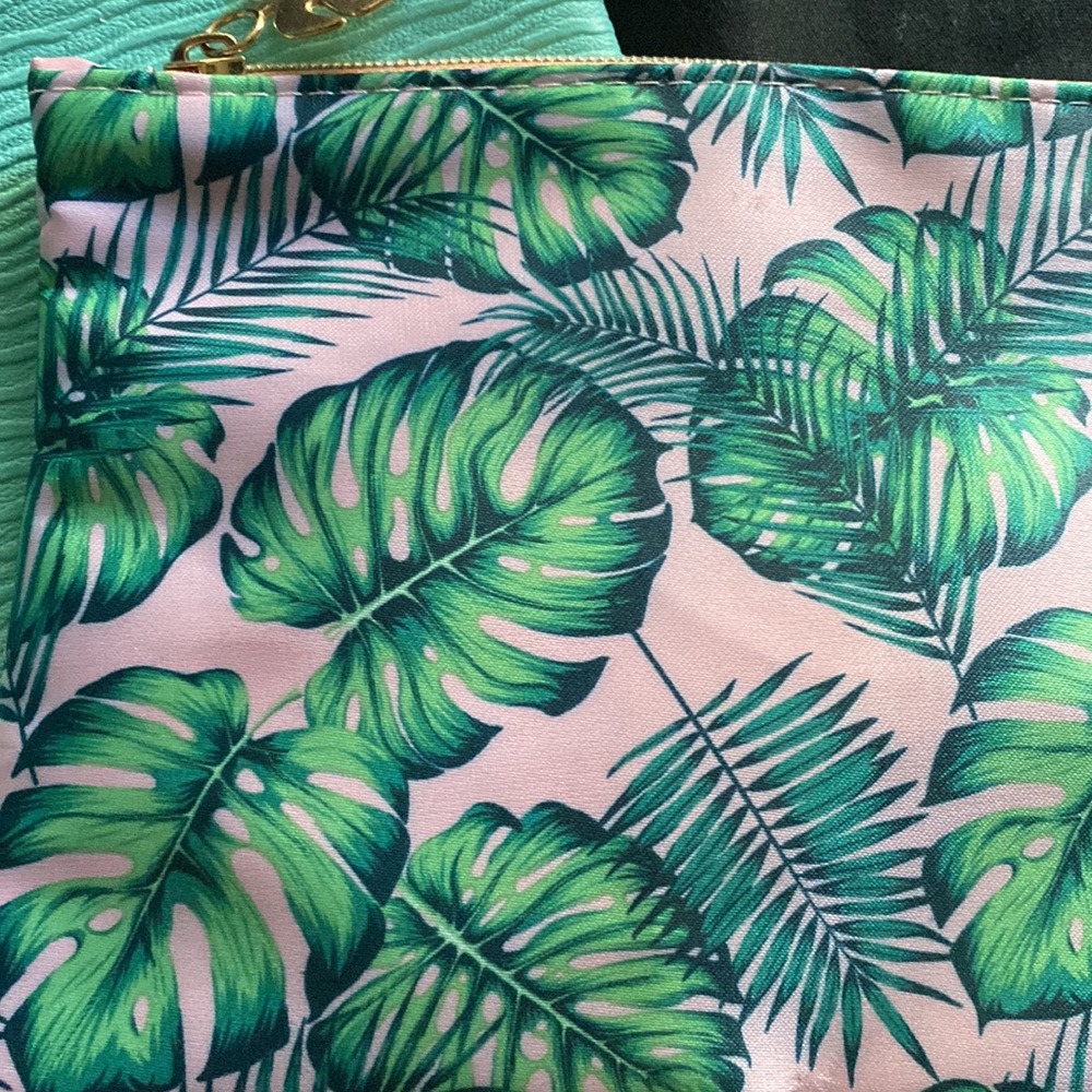 Two Make Up Bags - Picture 4 of 8